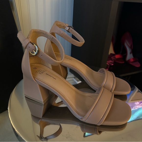 Time & Tru Nude Block Heels - Picture 7 of 8